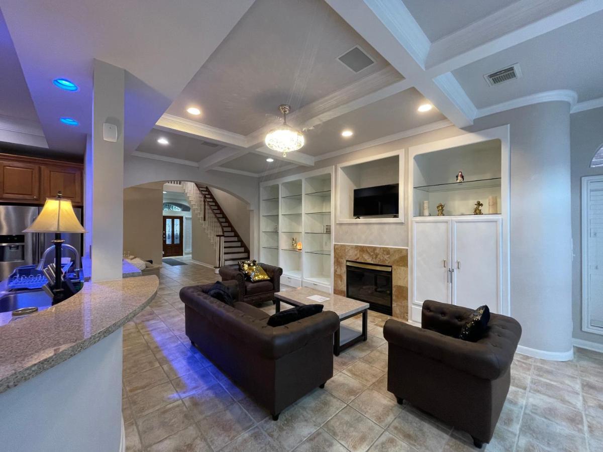 Insperit Home At Galleria With Heated Pool Spa Houston Bagian luar foto