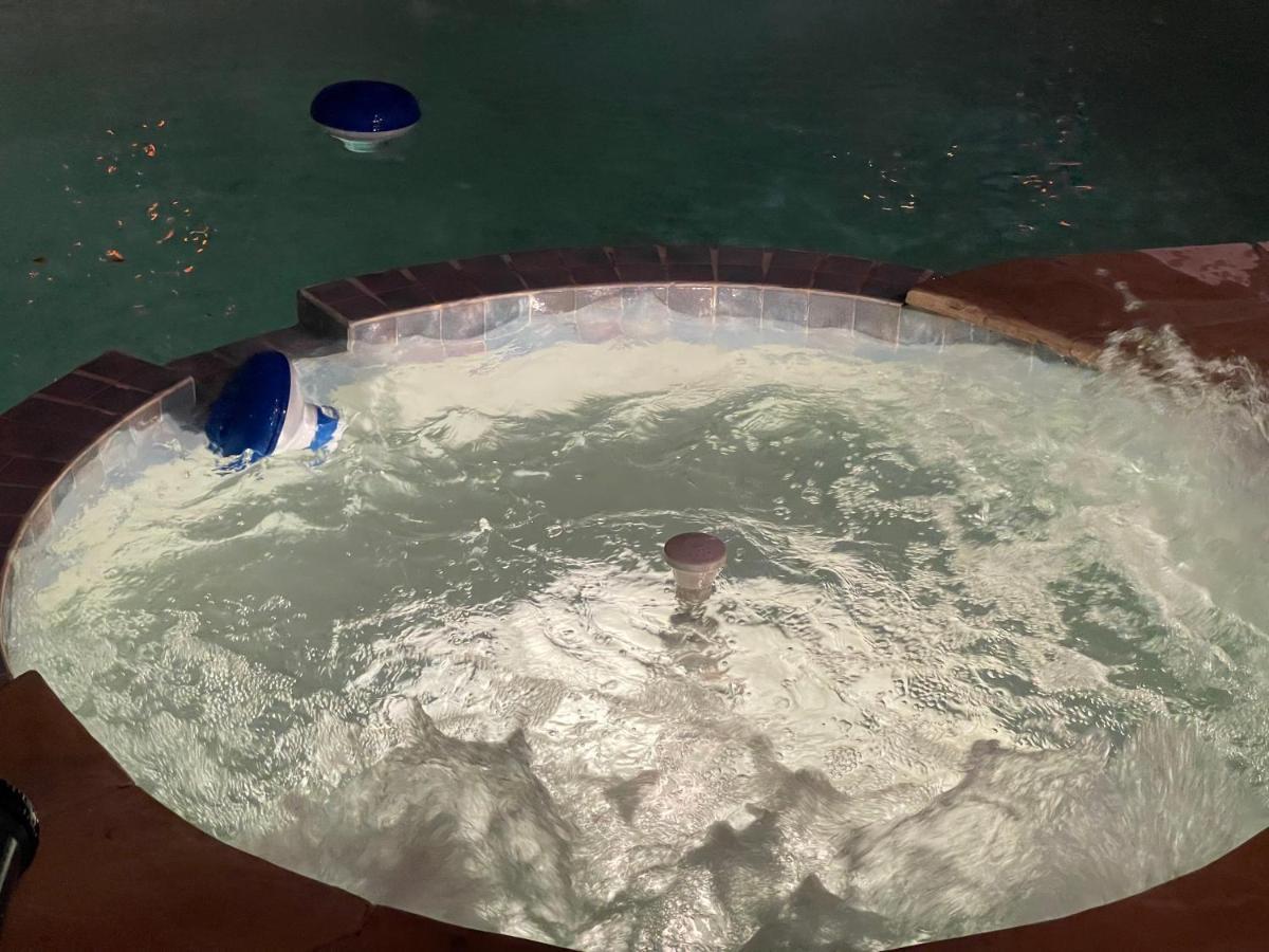 Insperit Home At Galleria With Heated Pool Spa Houston Bagian luar foto