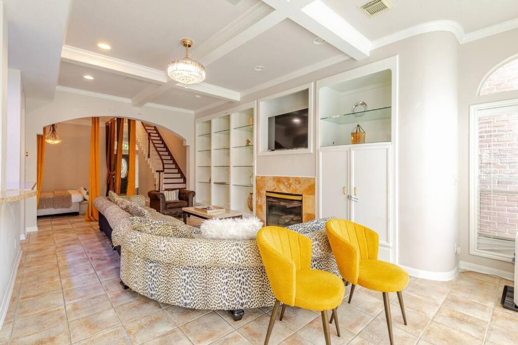 Insperit Home At Galleria With Heated Pool Spa Houston Bagian luar foto
