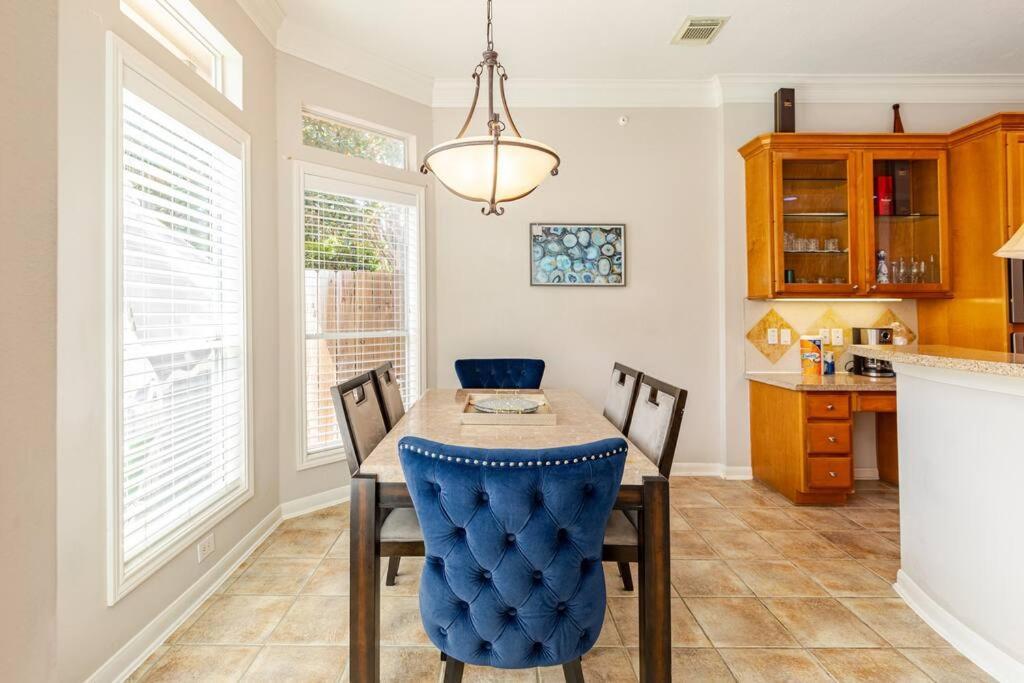 Insperit Home At Galleria With Heated Pool Spa Houston Bagian luar foto