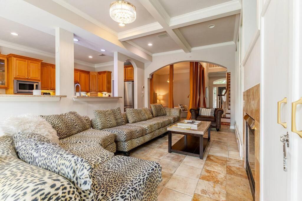 Insperit Home At Galleria With Heated Pool Spa Houston Bagian luar foto