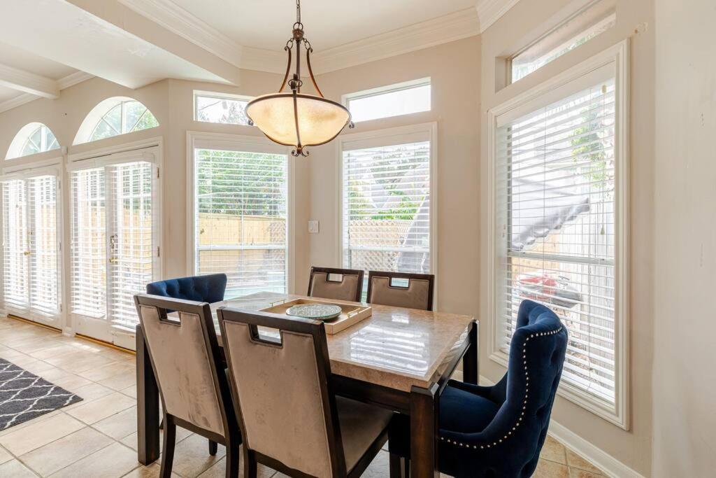 Insperit Home At Galleria With Heated Pool Spa Houston Bagian luar foto