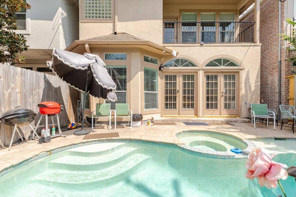 Insperit Home At Galleria With Heated Pool Spa Houston Bagian luar foto